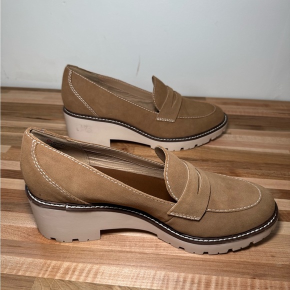 Blondo Women's Waterproof Tan Dulce Loafer NWOT Condition Sz 11 - Picture 3 of 9